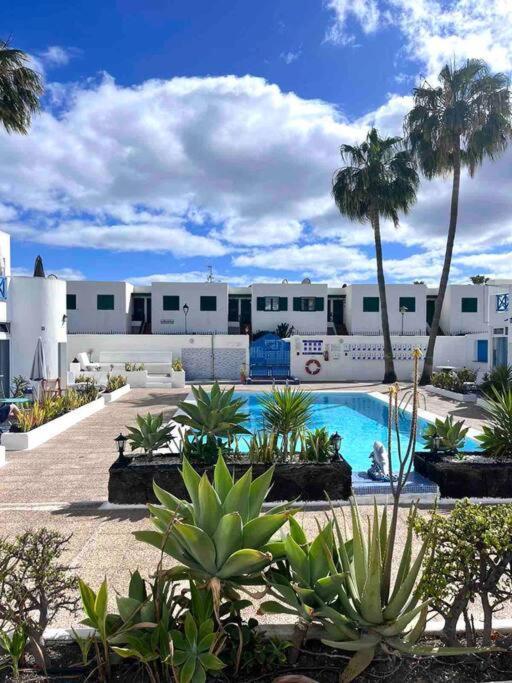 17 Puerto Del Carmen Blueshark Apartment Exterior photo